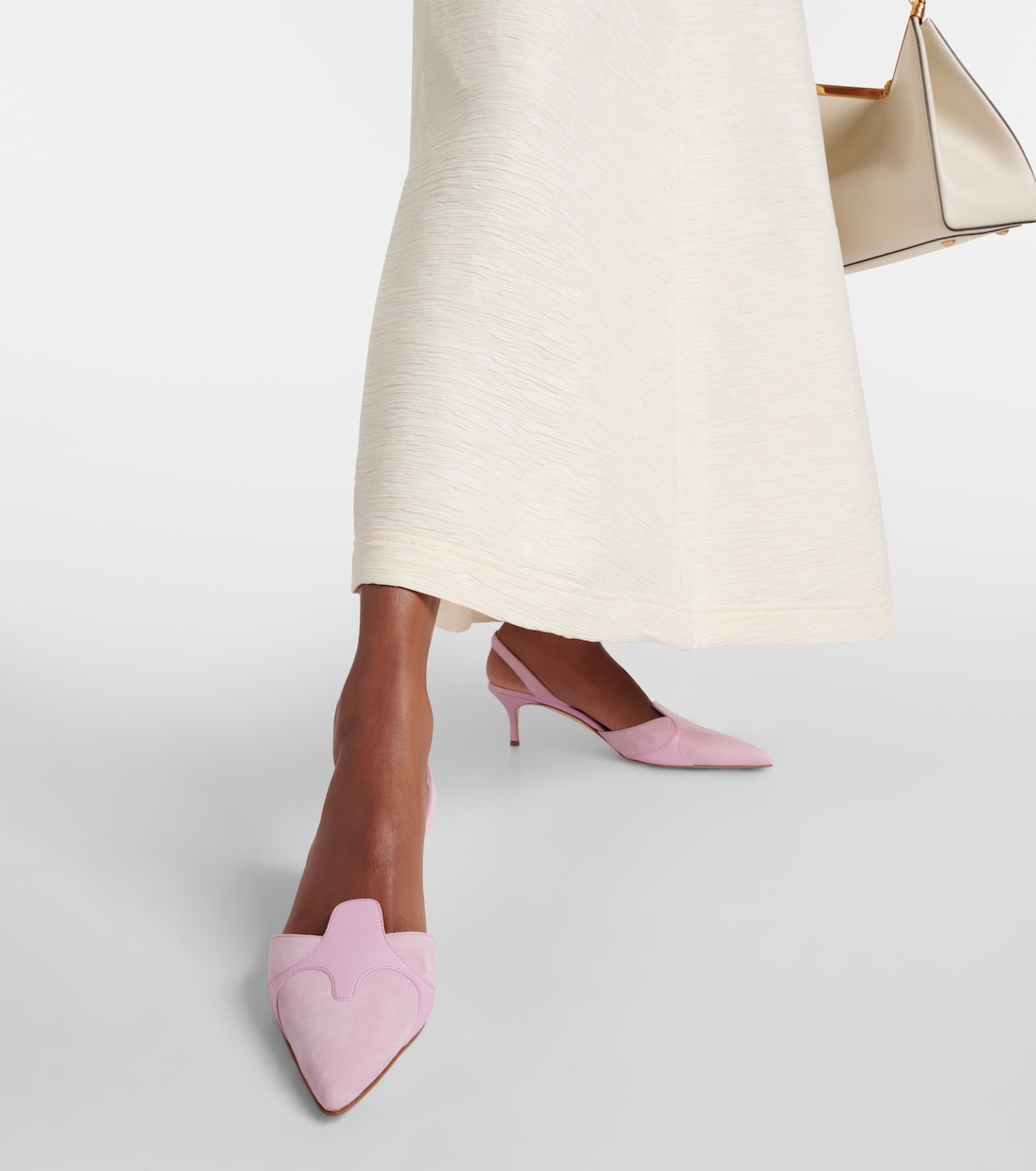 Замшевые туфли-лодочки Poligleto 50 с открытой пяткой Manolo Blahnik, розовый — фото 4