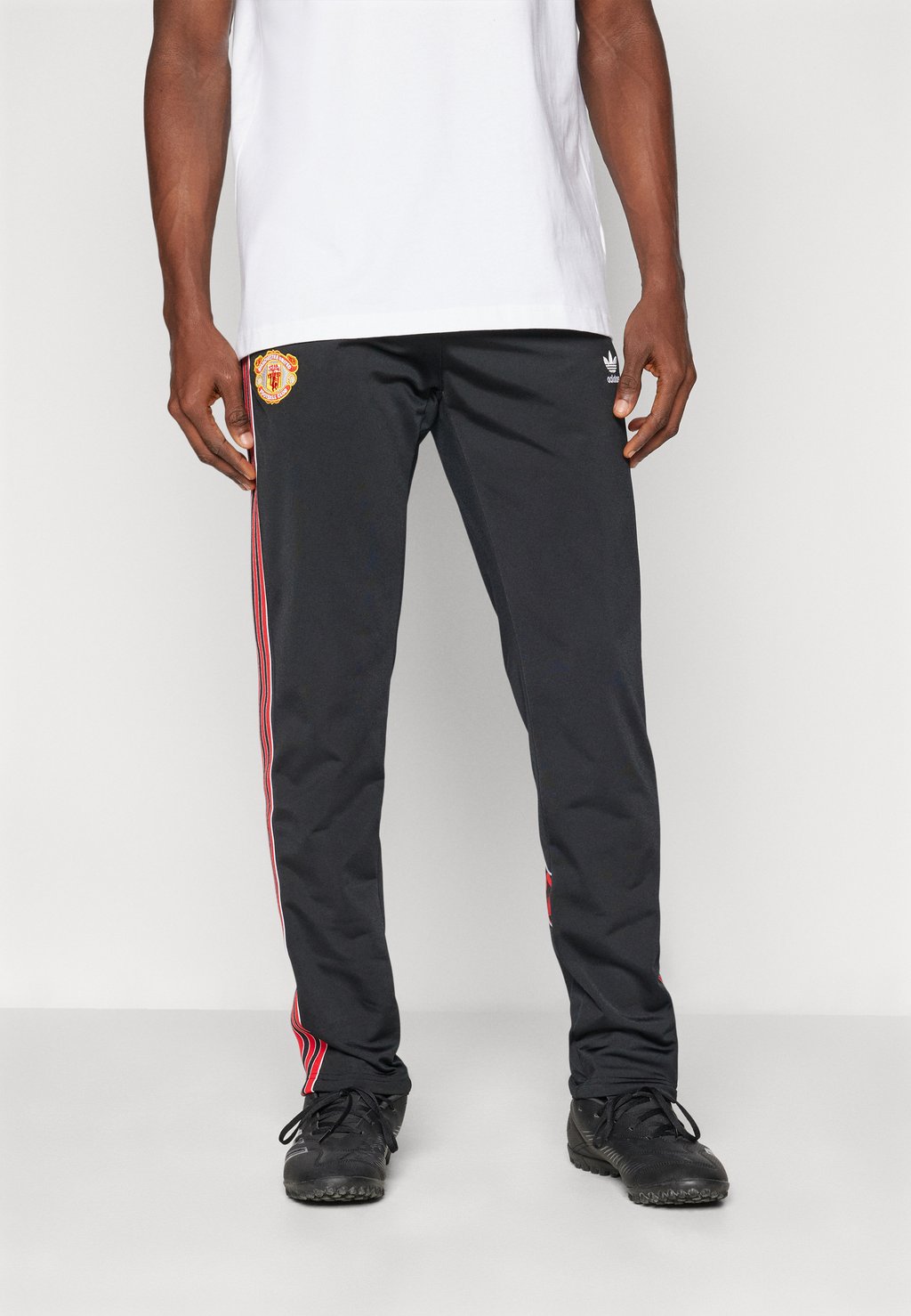 

Спортивные штаны MANCHESTER UNITED PANTS - Club wear Adidas Originals, черный