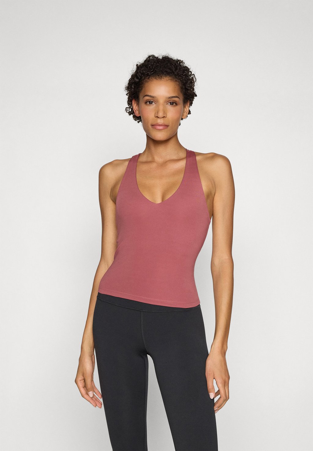 

Топ ZOE TANK Girlfriend Collective, фиолетовый