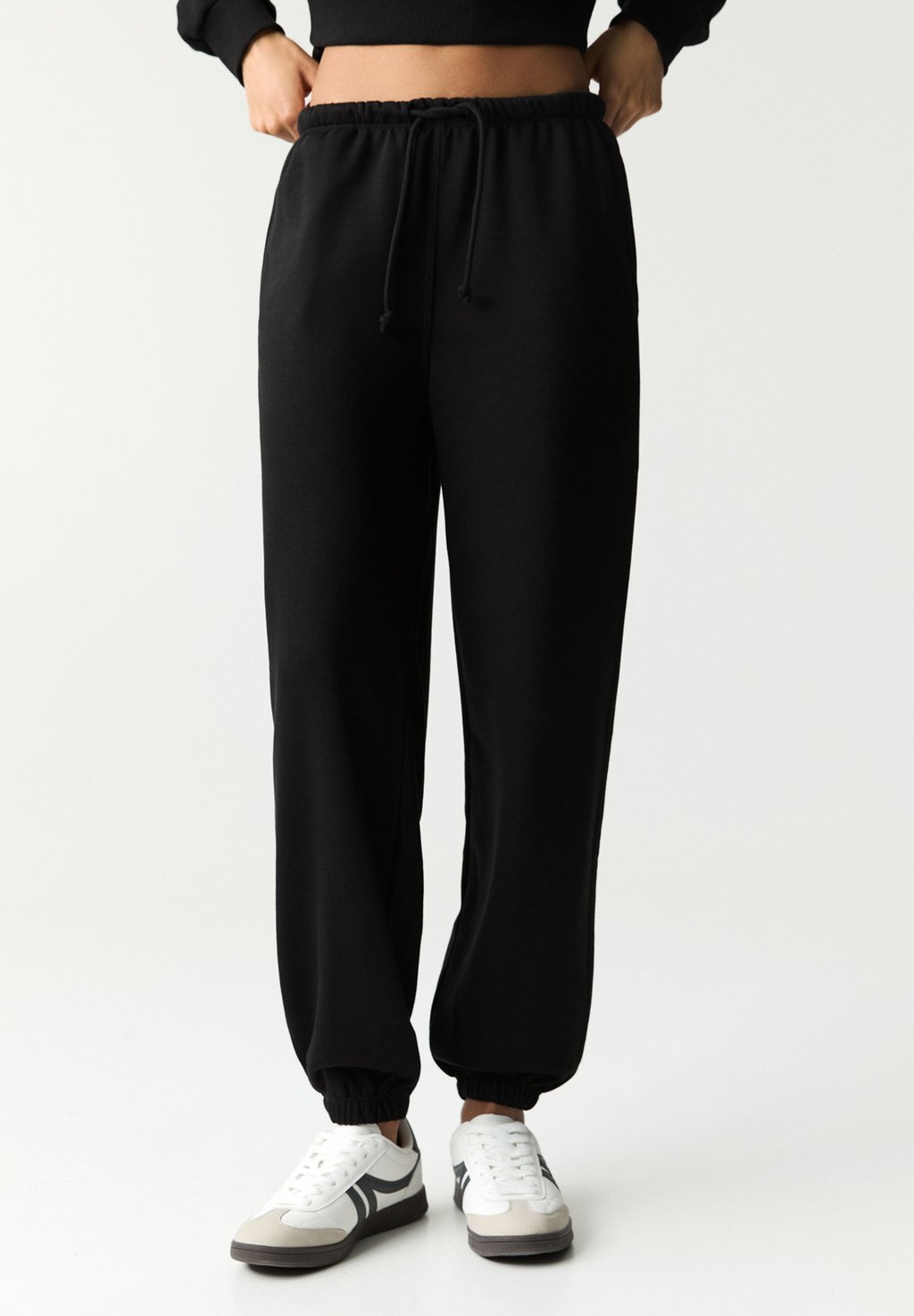 

Спортивные брюки JOGGERS PULL&BEAR, черный