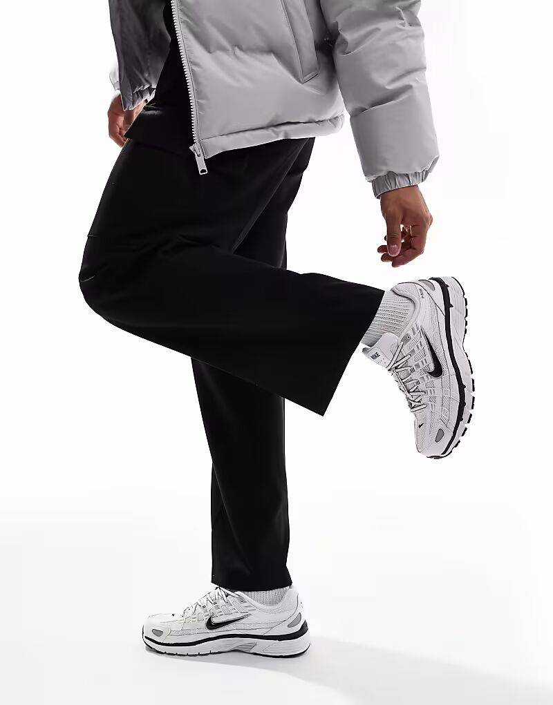 

Кроссовки унисекс Nike P-6000 белого и металлического серебристого цвета