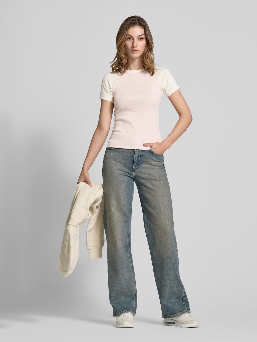 

Футболка с ребристым круглым вырезом Guess Jeans, светло-розовый