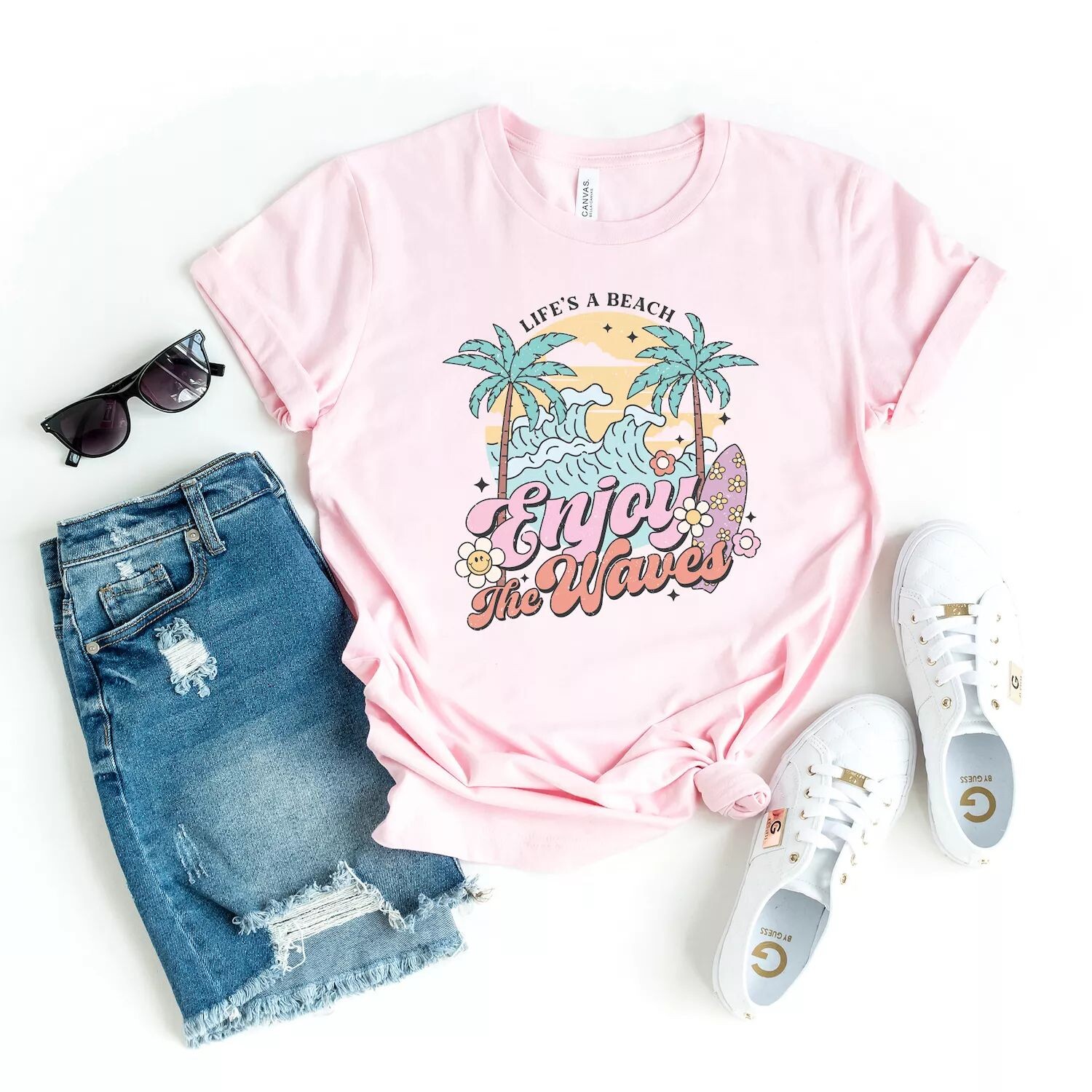 

Футболка Life's A Beach Wave с короткими рукавами и рисунком Simply Sage Market