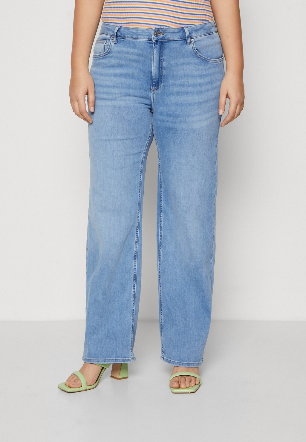 

Джинсы Straight Leg CARWILLY WIDE ONLY Carmakoma, цвет light blue denim