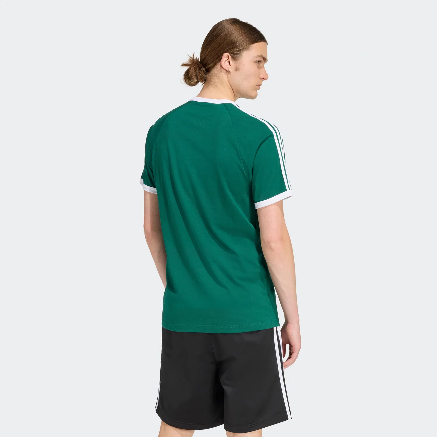 Мужская футболка с 3 полосками, зелёная, от Adidas — фото 2