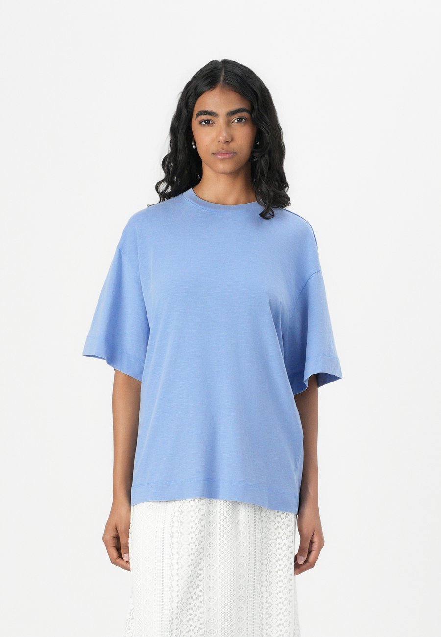 

Футболка Selected Femme SLFDIA OVERSIZED TEE, Cornflower Blue/Beige