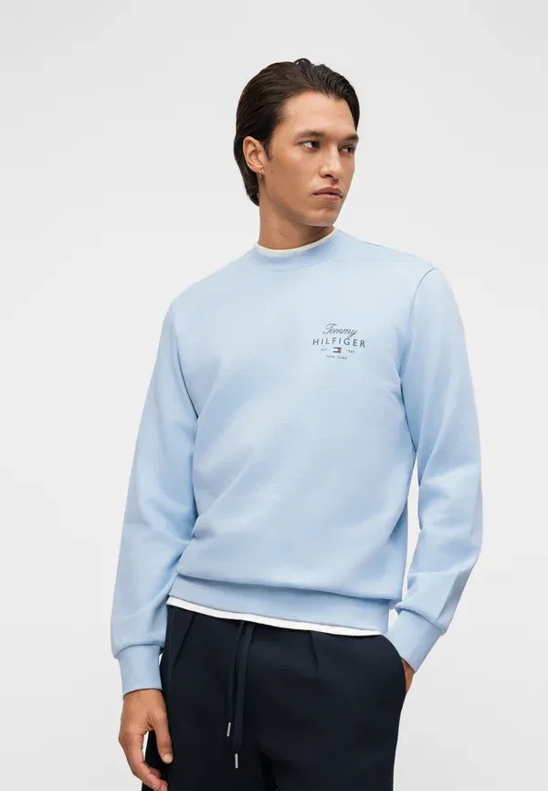 Свитшот Tommy Hilfiger Script Stack Brand Love, цвет нежно-голубой — фото 4