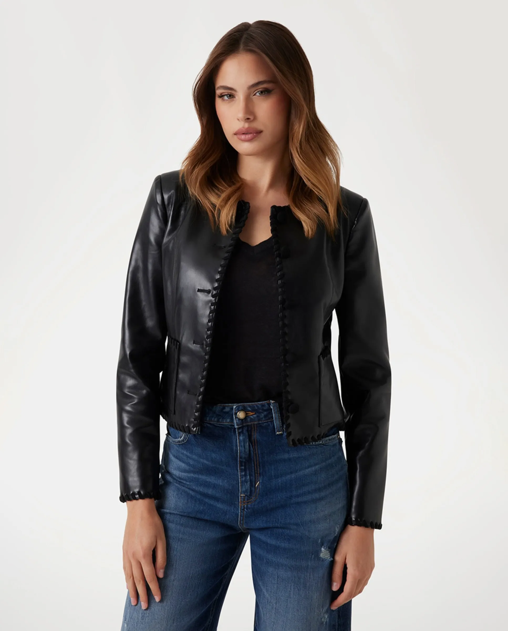 

Женская кожаная куртка Guess, черный