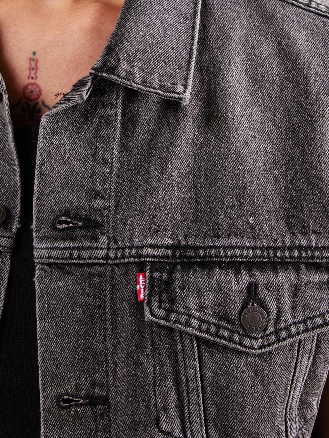 LEVI'S  Жилет 'Relaxed Trucker Vest' в крапчатом черном цвете — фото 2