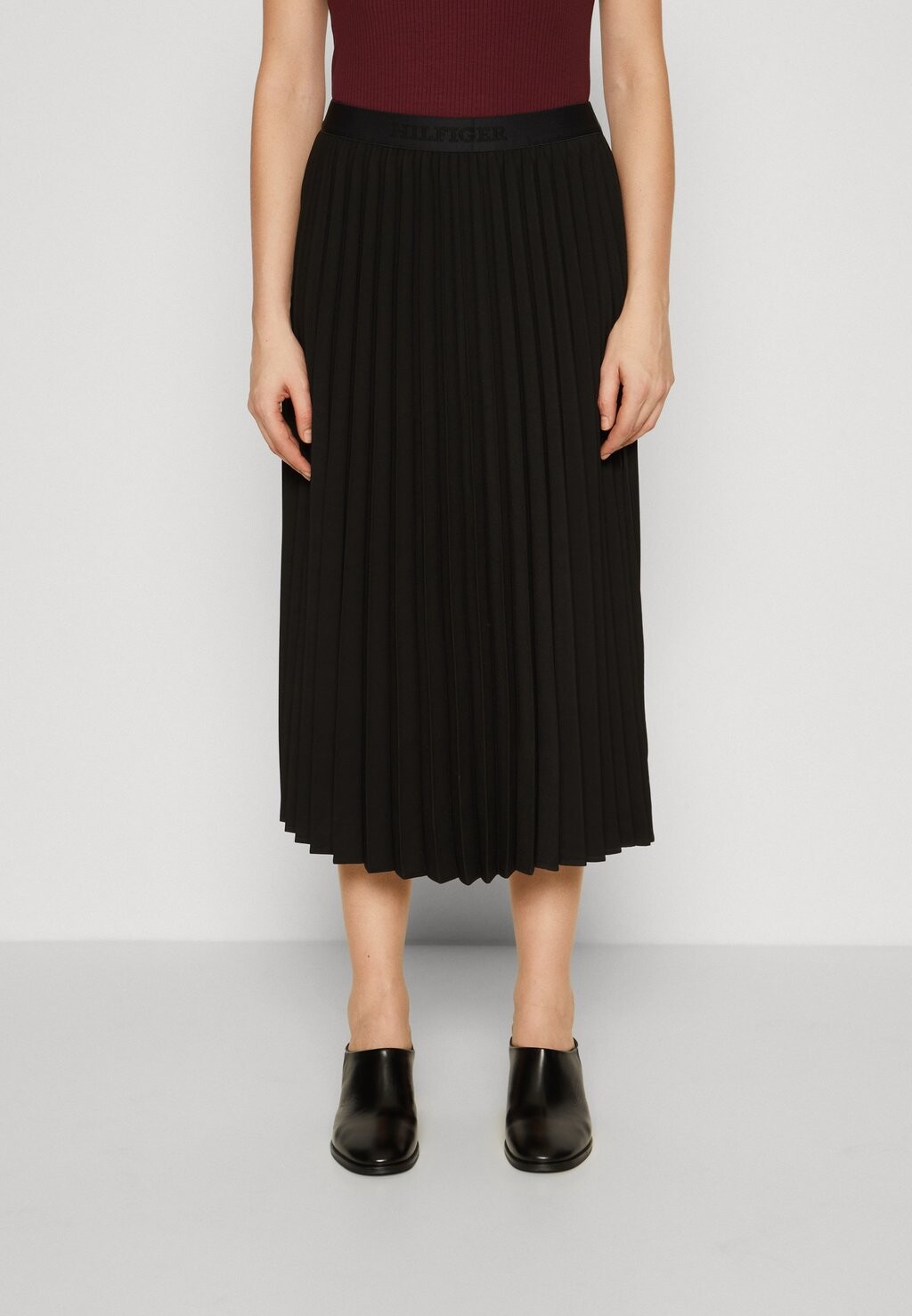 

Юбка плиссе PLEATED MIDI SKIRT Tommy Hilfiger, цвет black