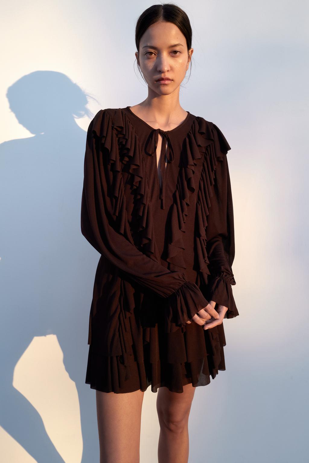 

Короткое платье с оборками ZARA, цвет Chocolate