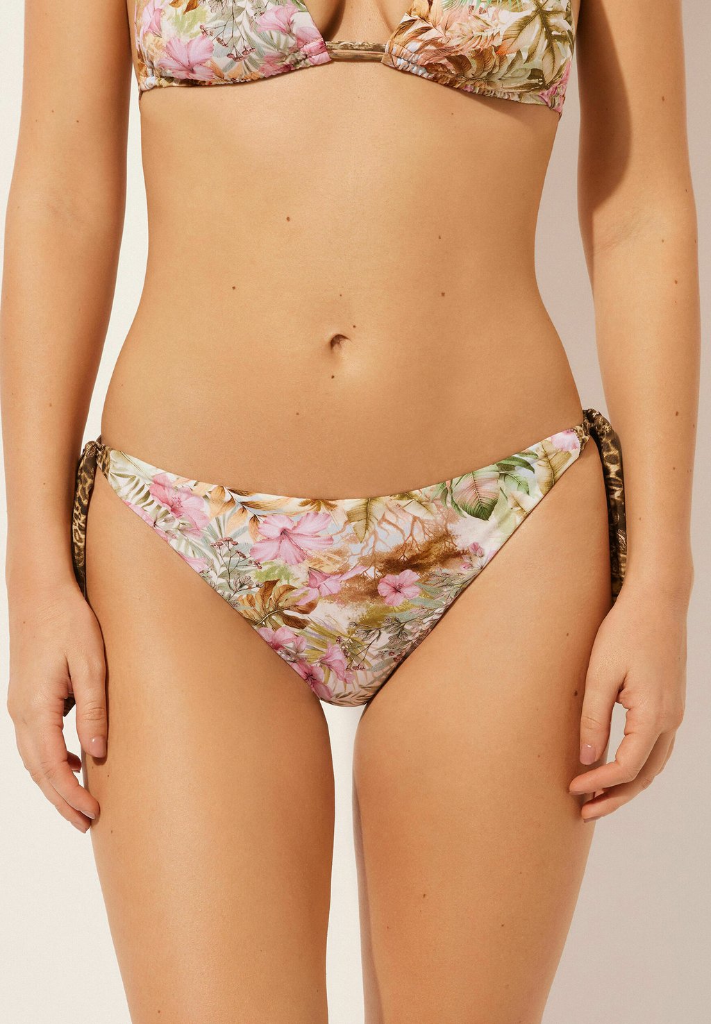 

Плавки бикини WILD TROPICS Calzedonia, мультиколор