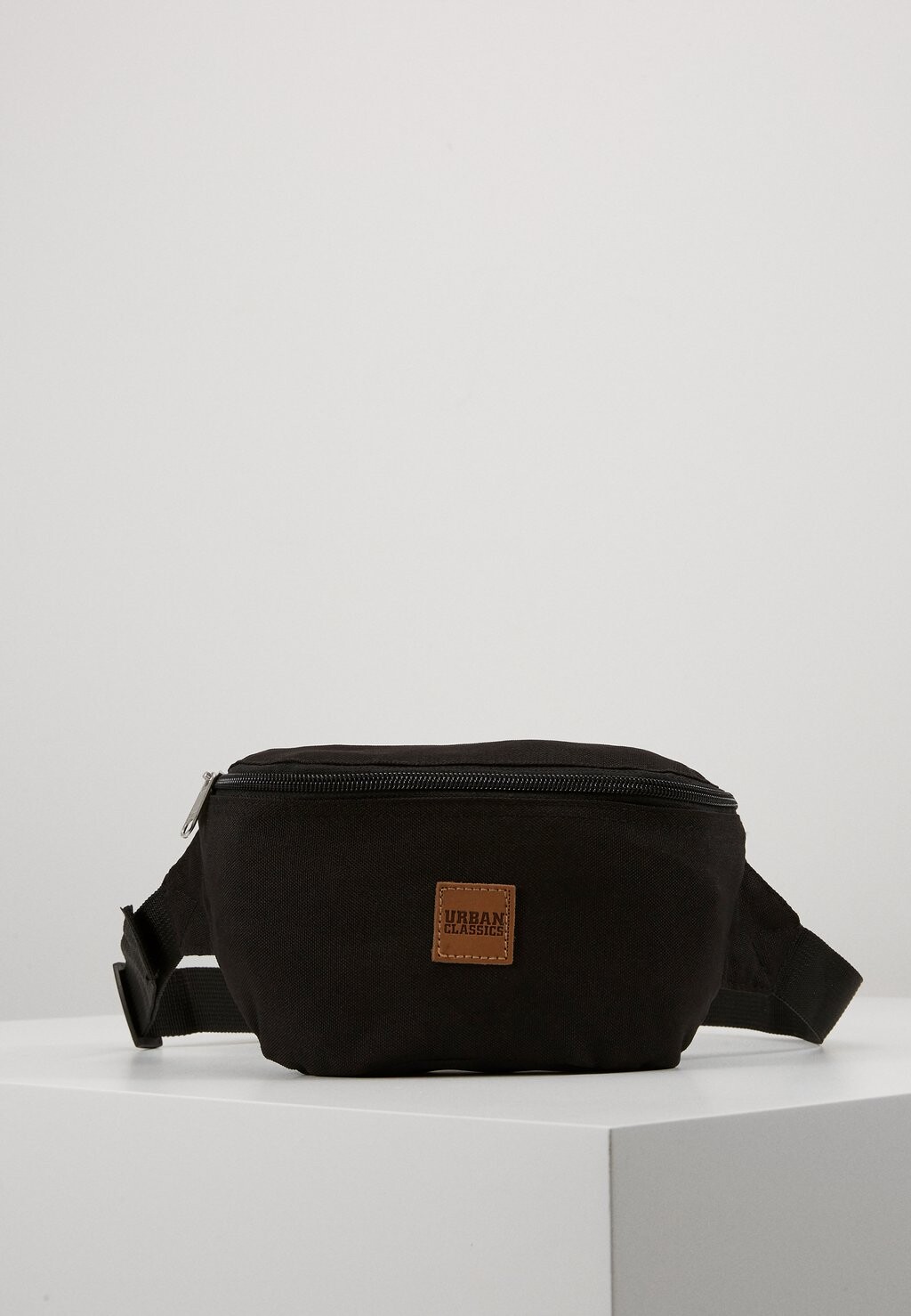 

Поясная сумка HIP BAG Urban Classics, черный