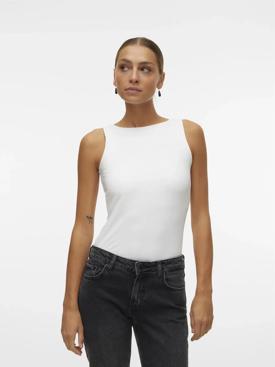 

Футболка Vero Moda "VMMILLION SL SQUARE TOP 2-WAY JRS NOOS", белый