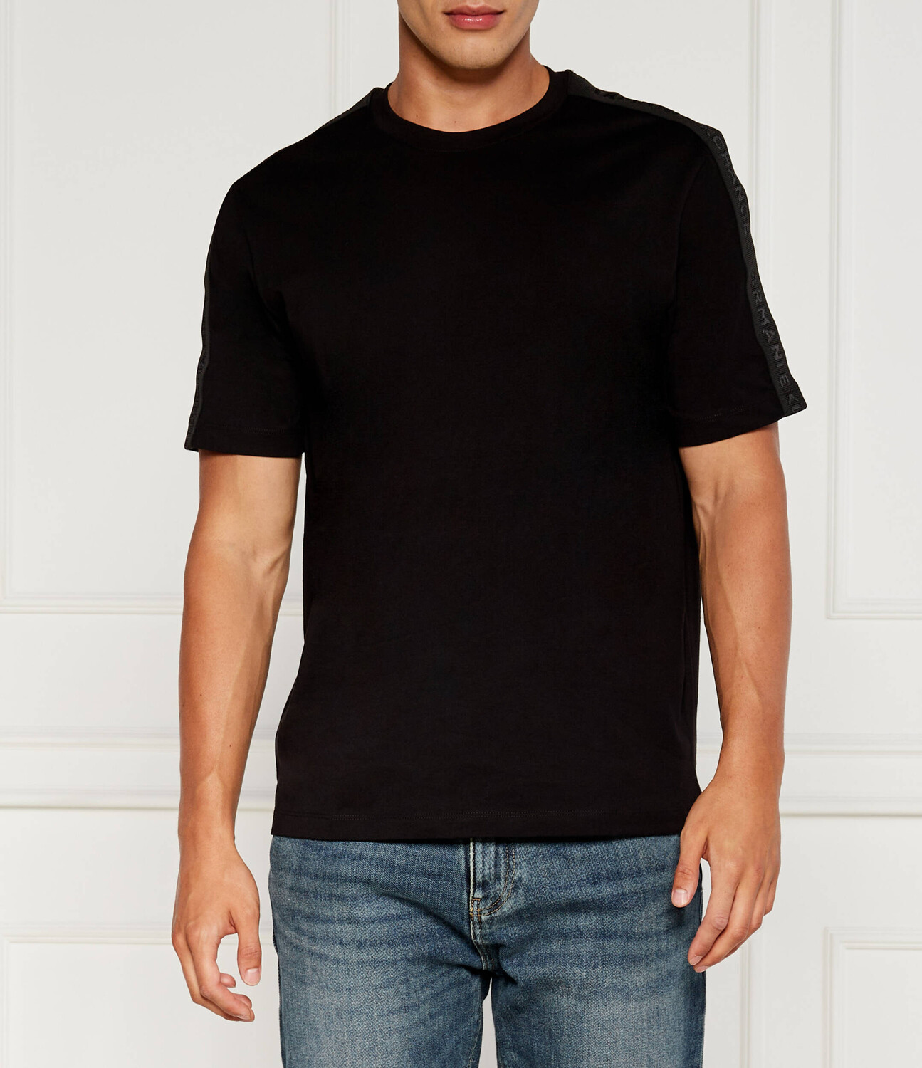 

Футболка Armani Exchange Regular Fit, черный