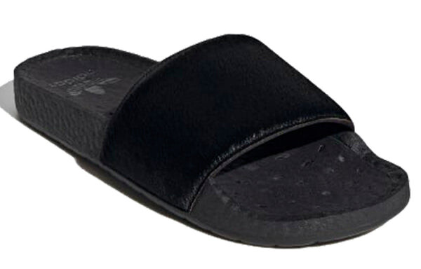 Тапочки adilette boost slides 'triple black' Adidas, черный — фото 2