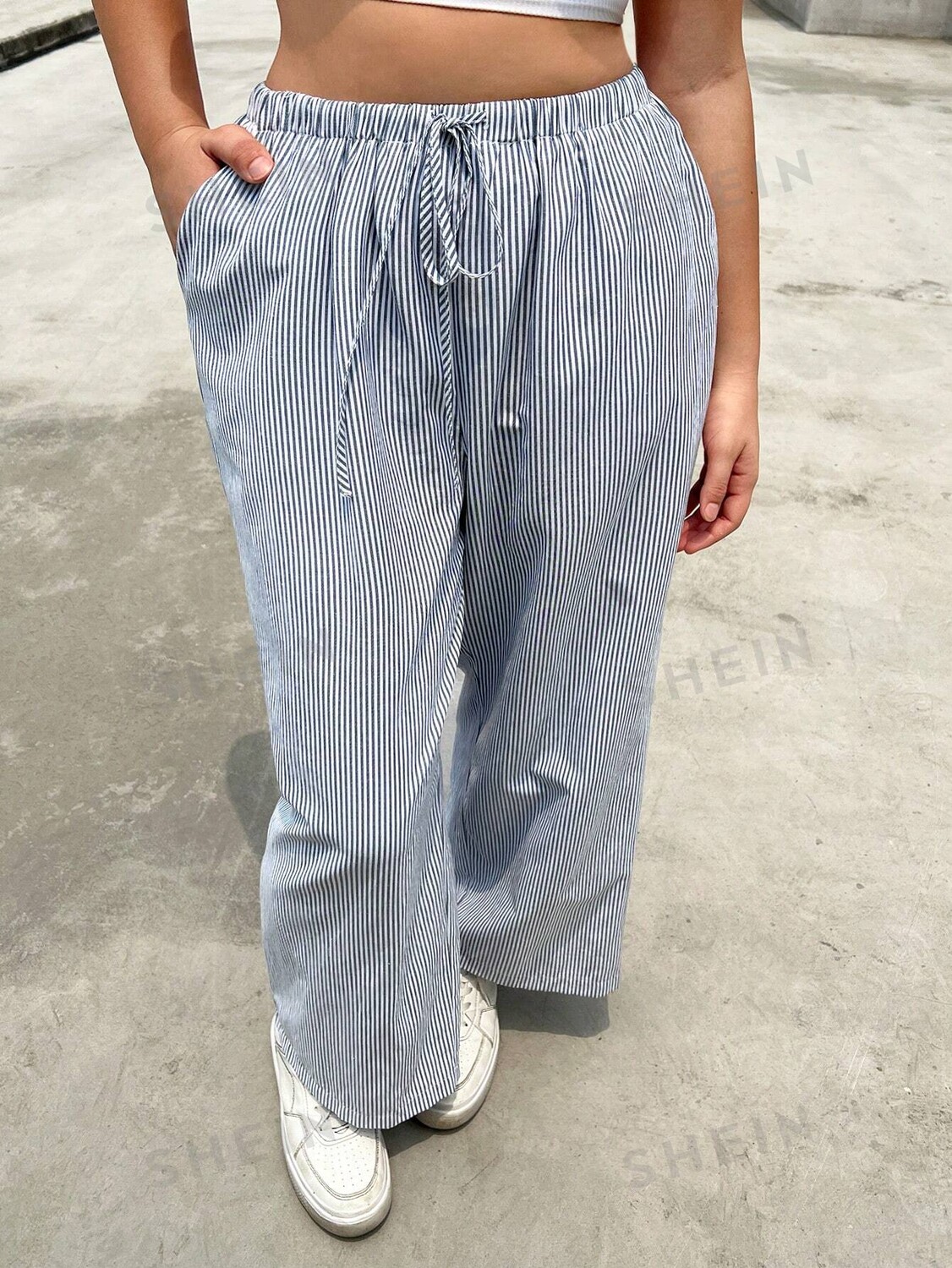

EZwear Летние свободные Женские повседневные брюки больших размеров темно-синие и белые в вертикальную полоску Shein, синий/белый