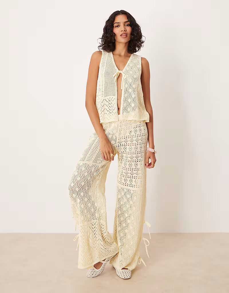

Комплект брюк ASOS DESIGN с трикотажной завязкой спереди в цвете экрю