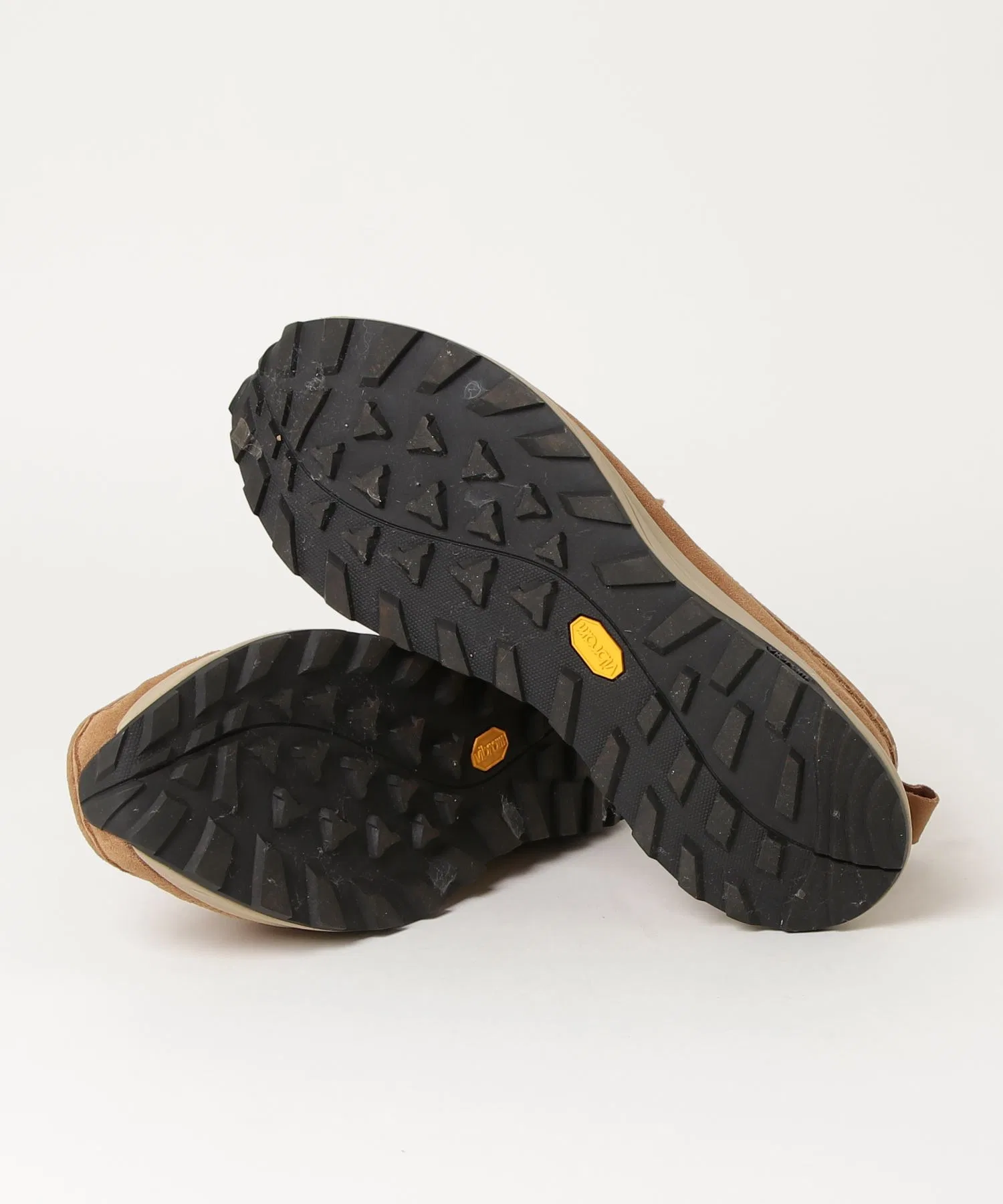 Унисекс замшевые кроссовки Wallabee Eden Clarks бежевые — фото 3