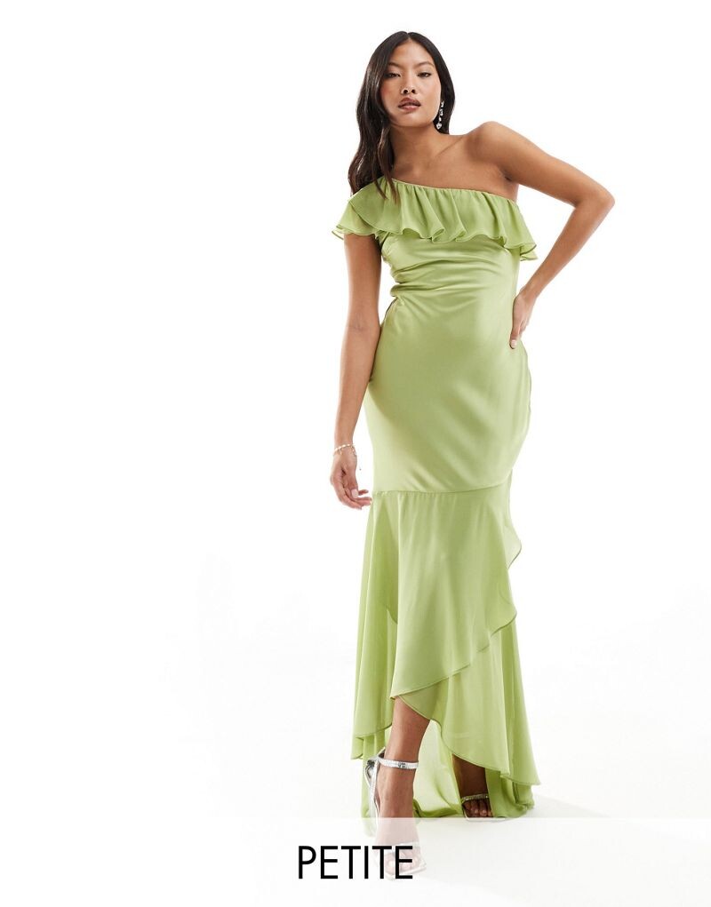 

TFNC Petite Bridesmaid – оливковое атласное платье макси на одно плечо с рюшами