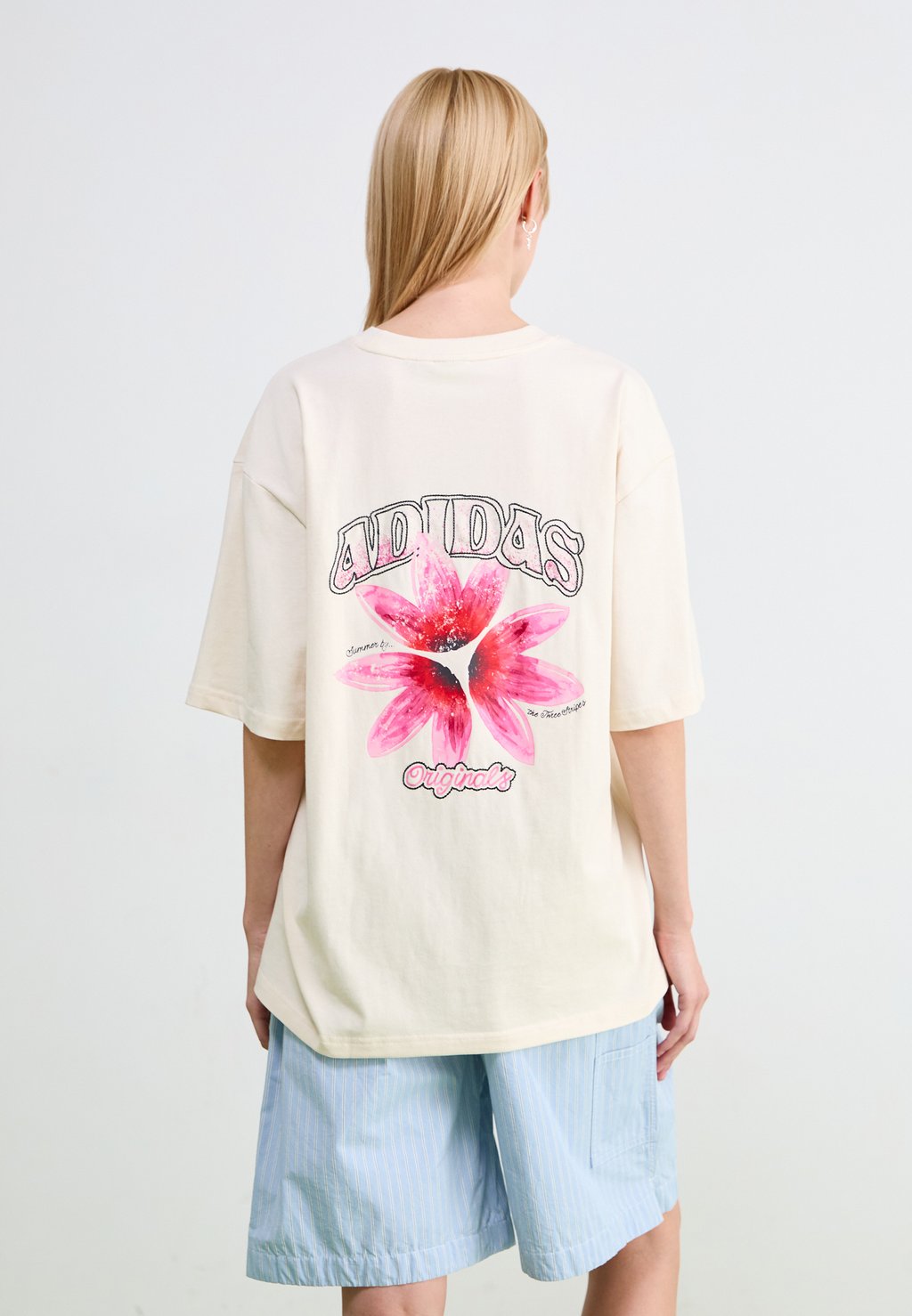 

Футболка с принтом TEE Adidas Originals, кремовый