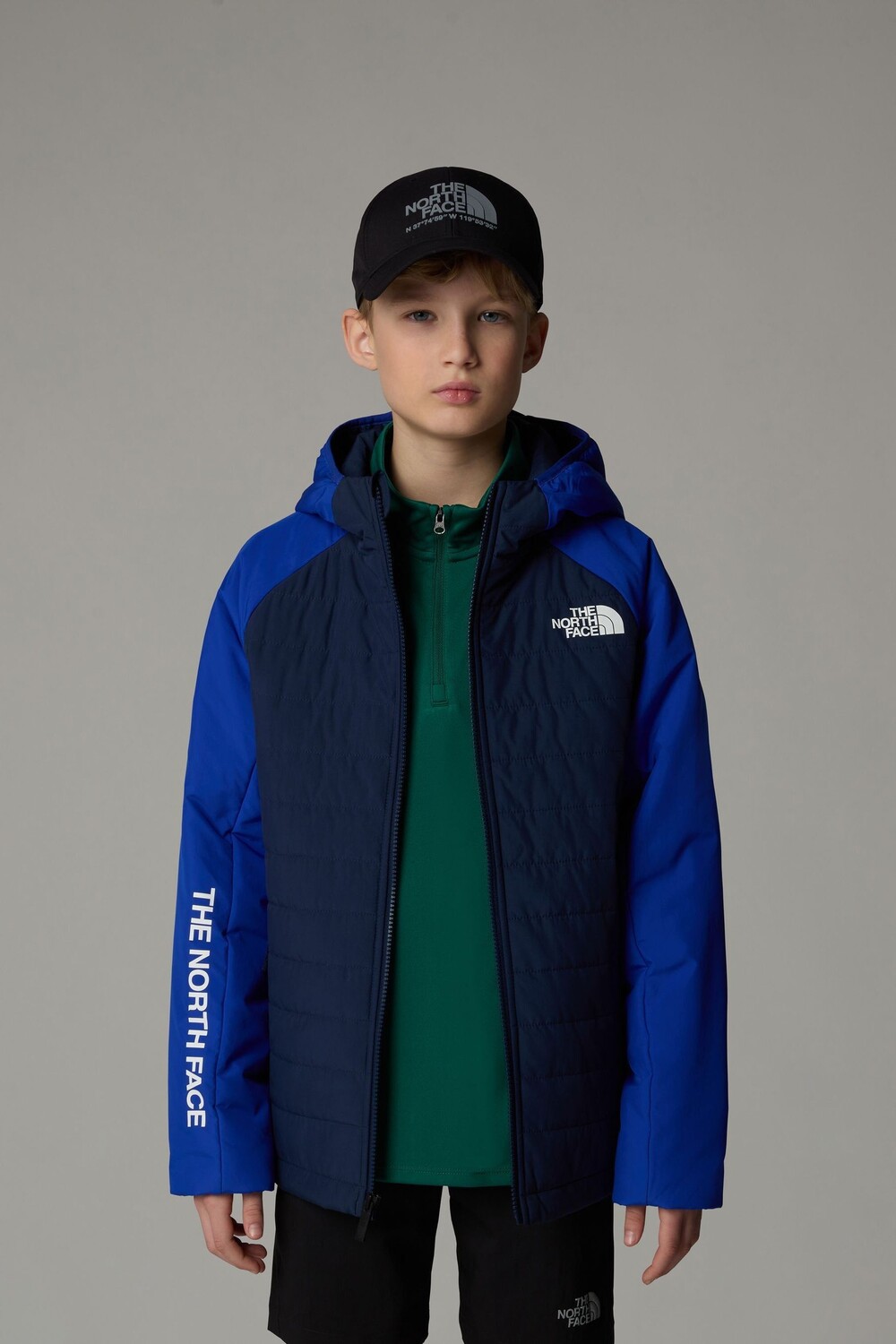 

Мальчики никогда не остановятся на синтетической куртке The North Face, синий