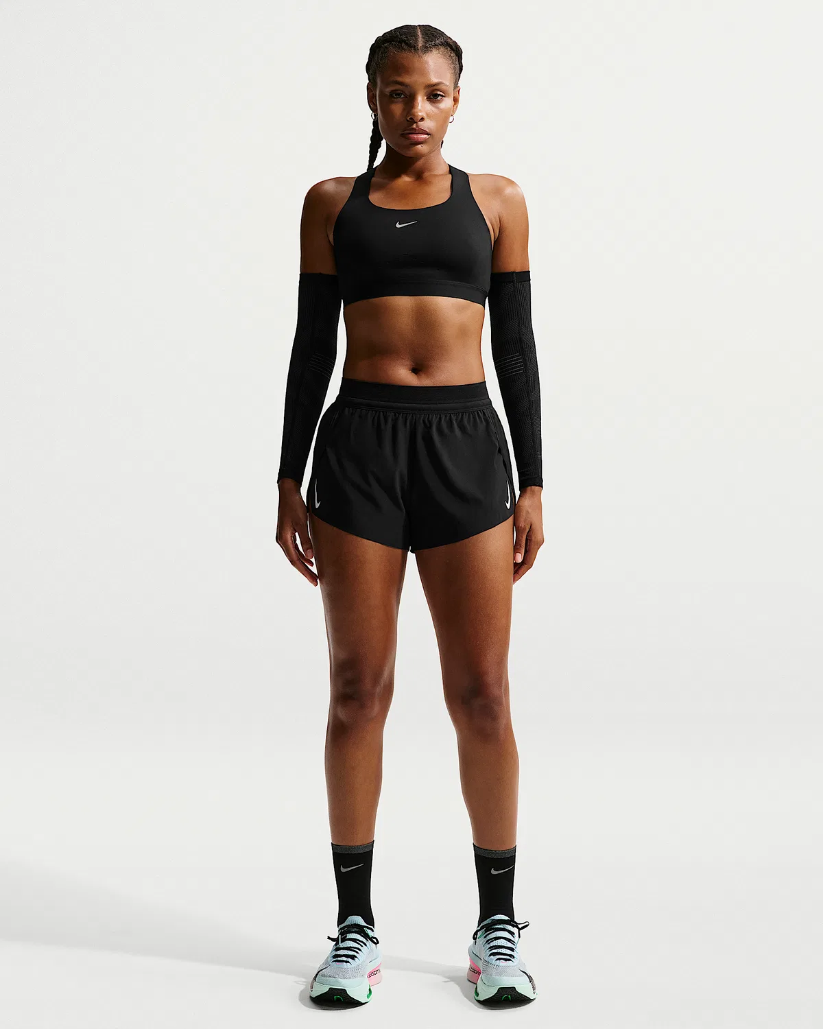 Женский спортивный бюстгальтер Nike Swift с высокой поддержкой и легкой подкладкой, Black/Silver — фото 4