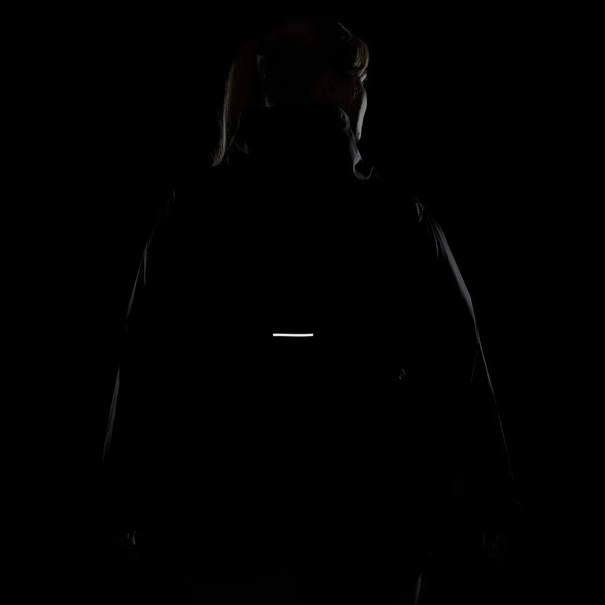 

Беговая куртка Nike "W NK FAST REPEL JACKET", черный
