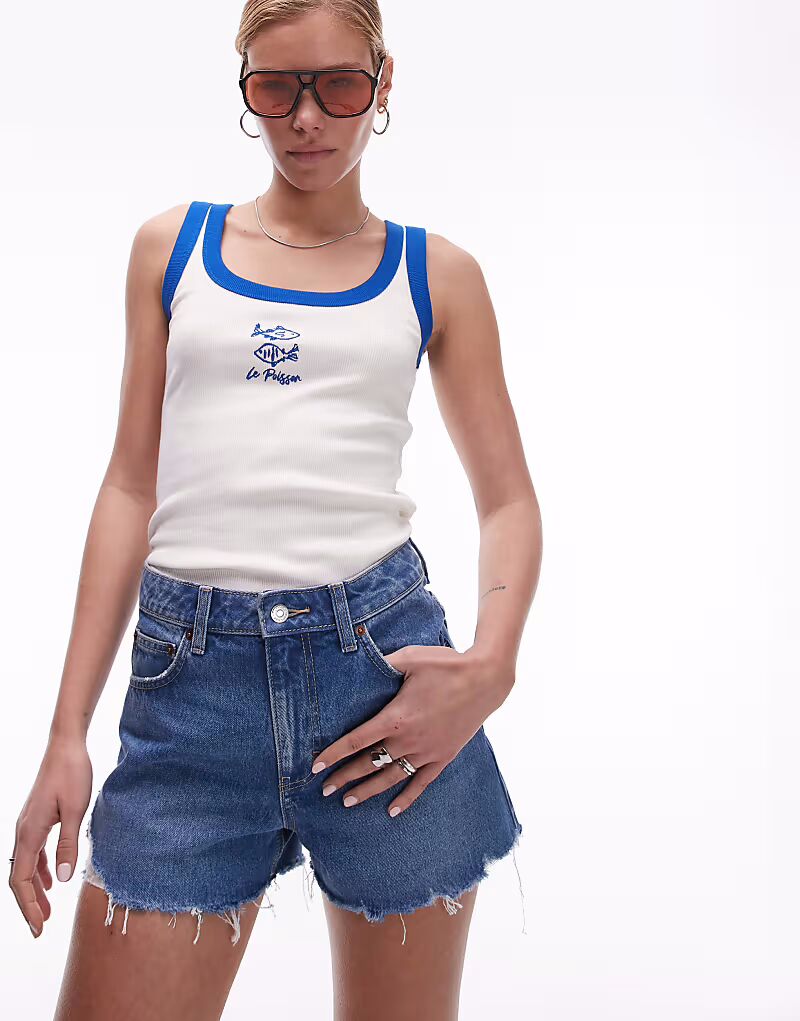 

Джинсовые шорты-трапеция в стиле mom-body с разрывами Topshop, средне-синего цвета