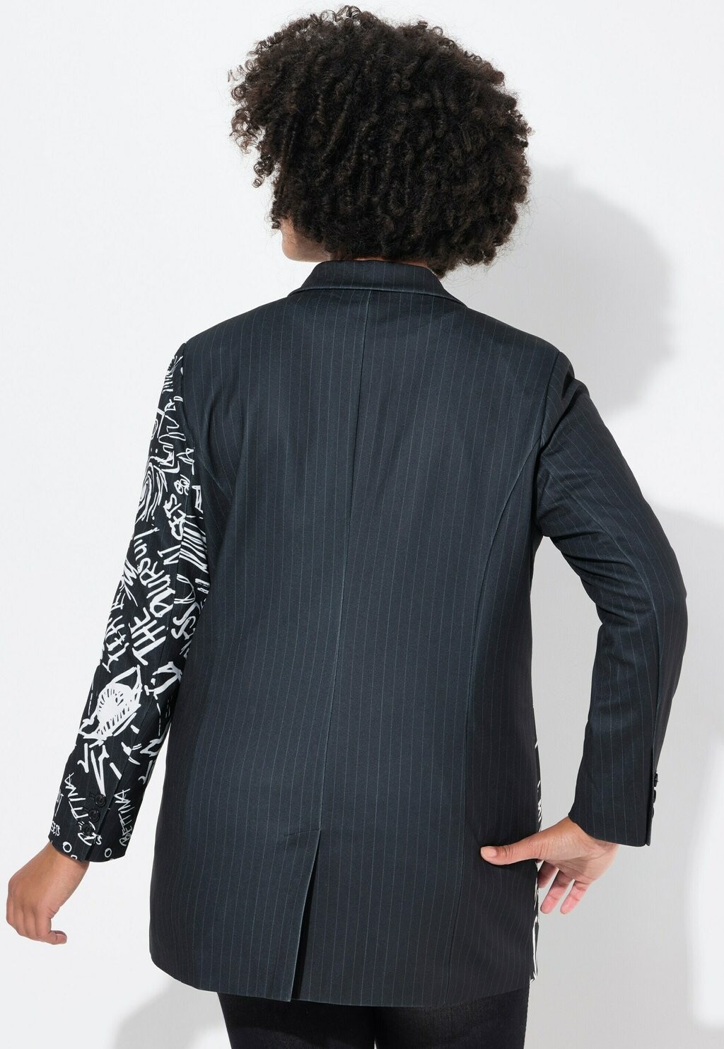 

Короткое пальто WITH PINSTRIPES Angel of Style, черный