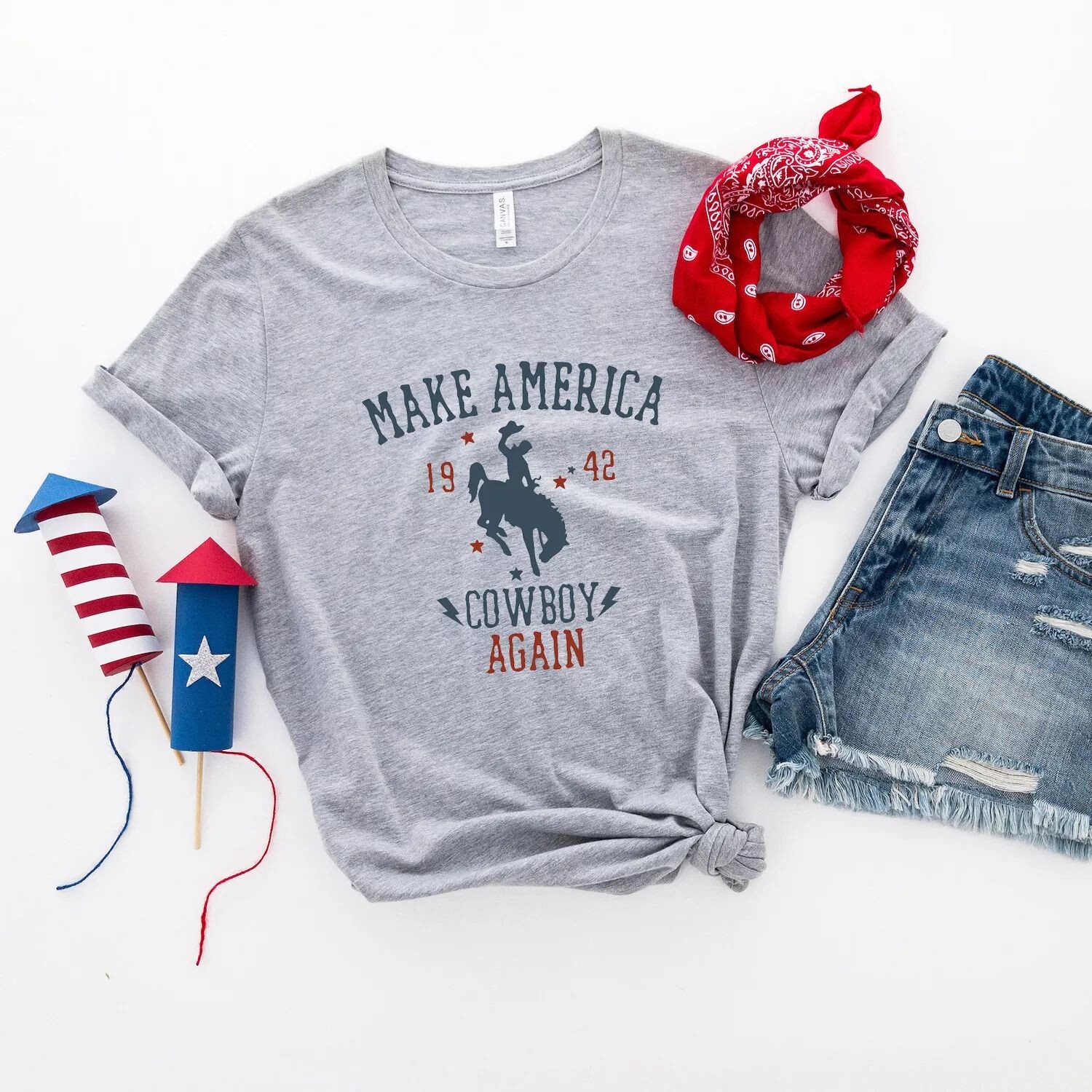 

Футболка с короткими рукавами и рисунком Make America Cowboy Again Simply Sage Market