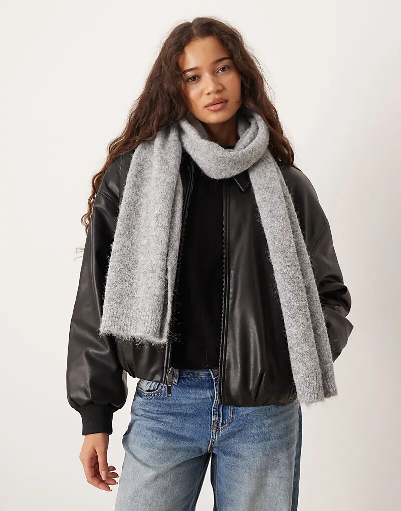 

Шарф из смеси шерсти и Mango светло-серого цвета