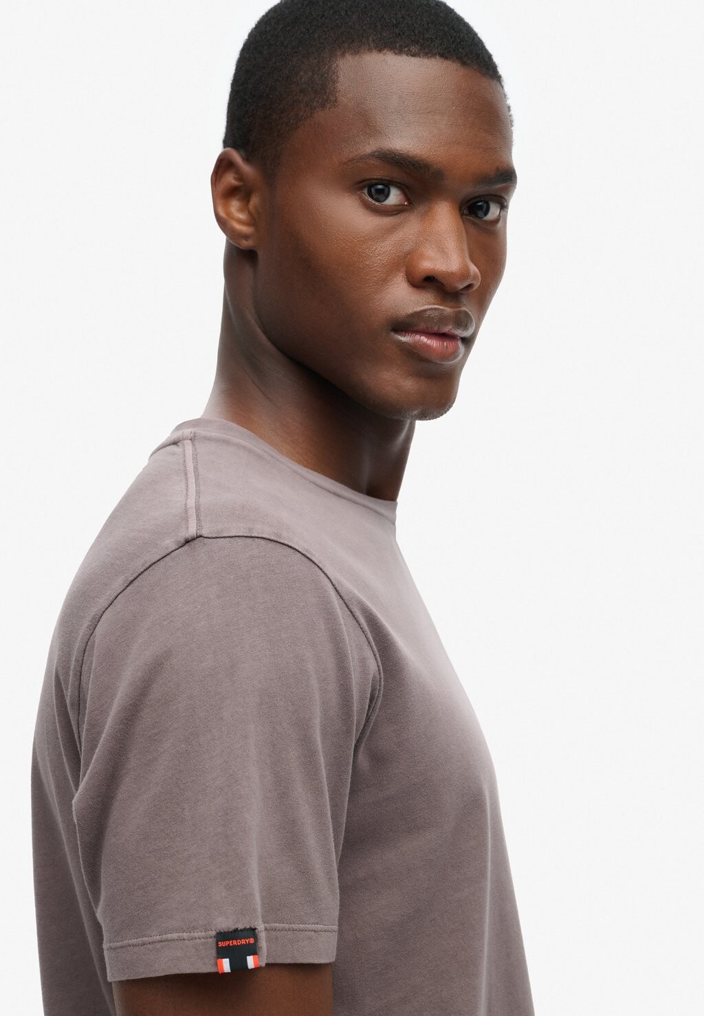 

Базовая футболка ESSENTIAL Superdry, коричневый