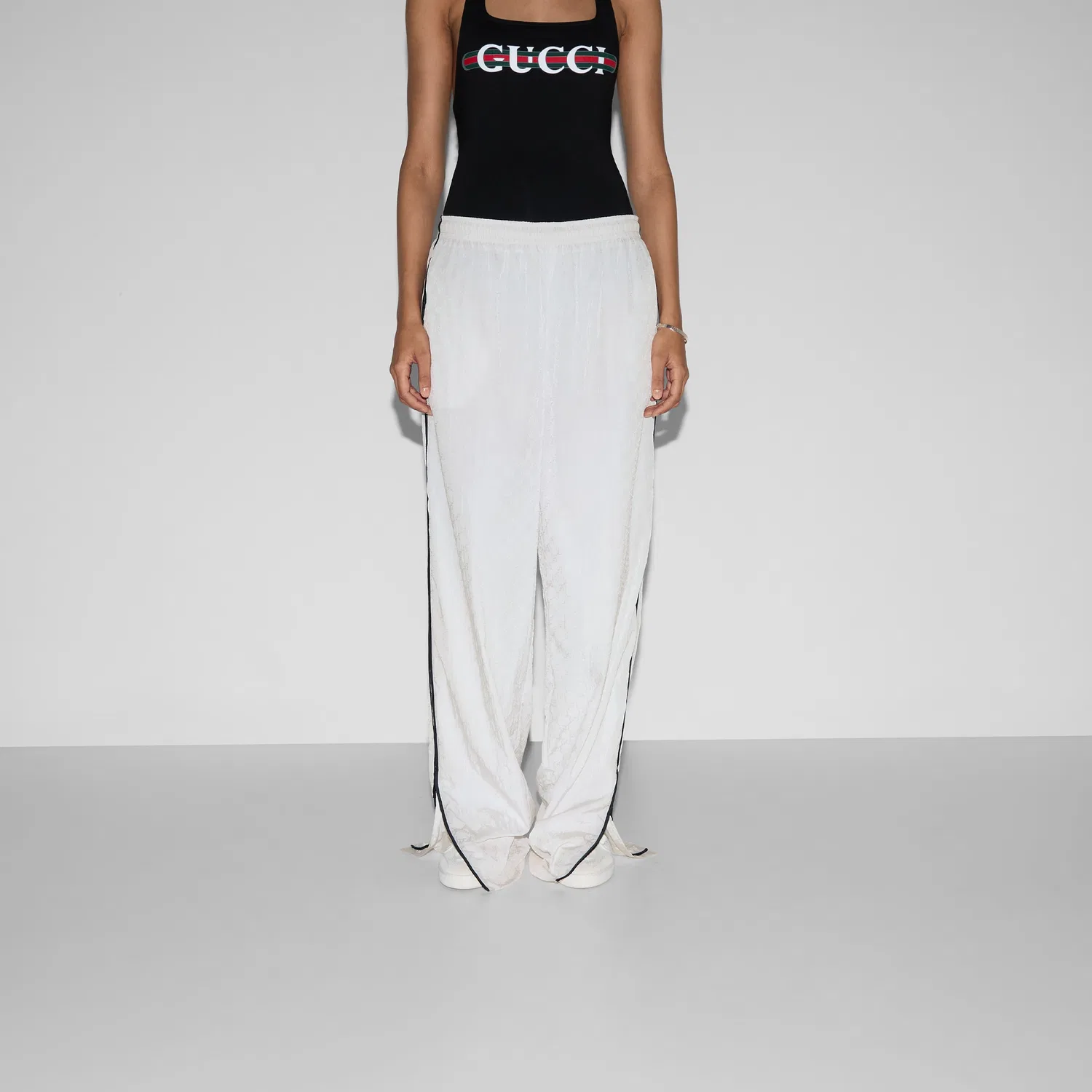 Спортивные штаны трикотажные GUCCI универсальные, стиль high street, белый — фото 4