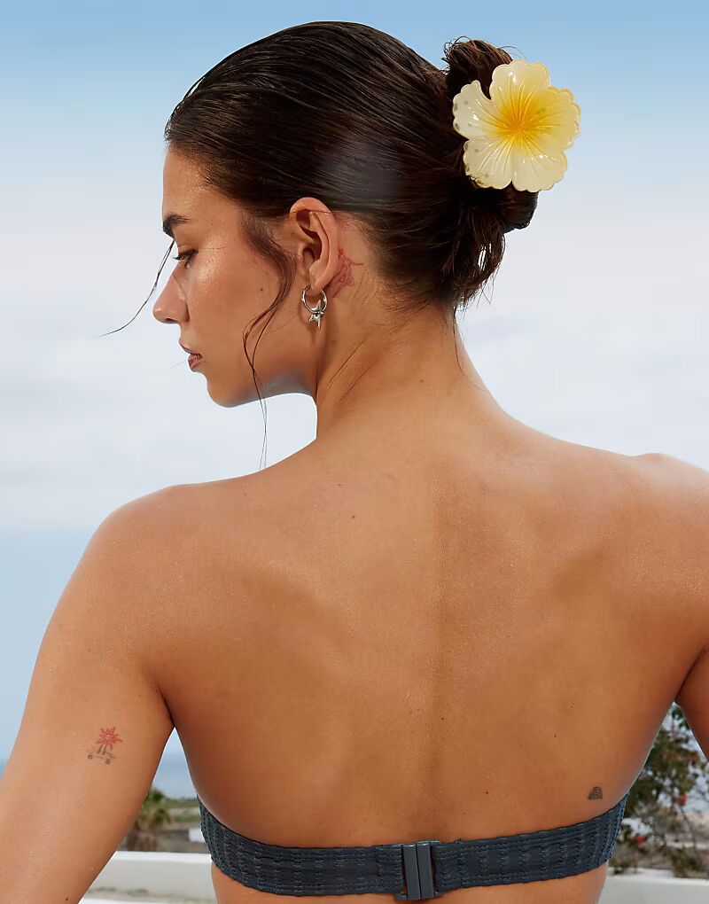 

Заколка-краб с цветком, цвет омбре-желтый Asos Design