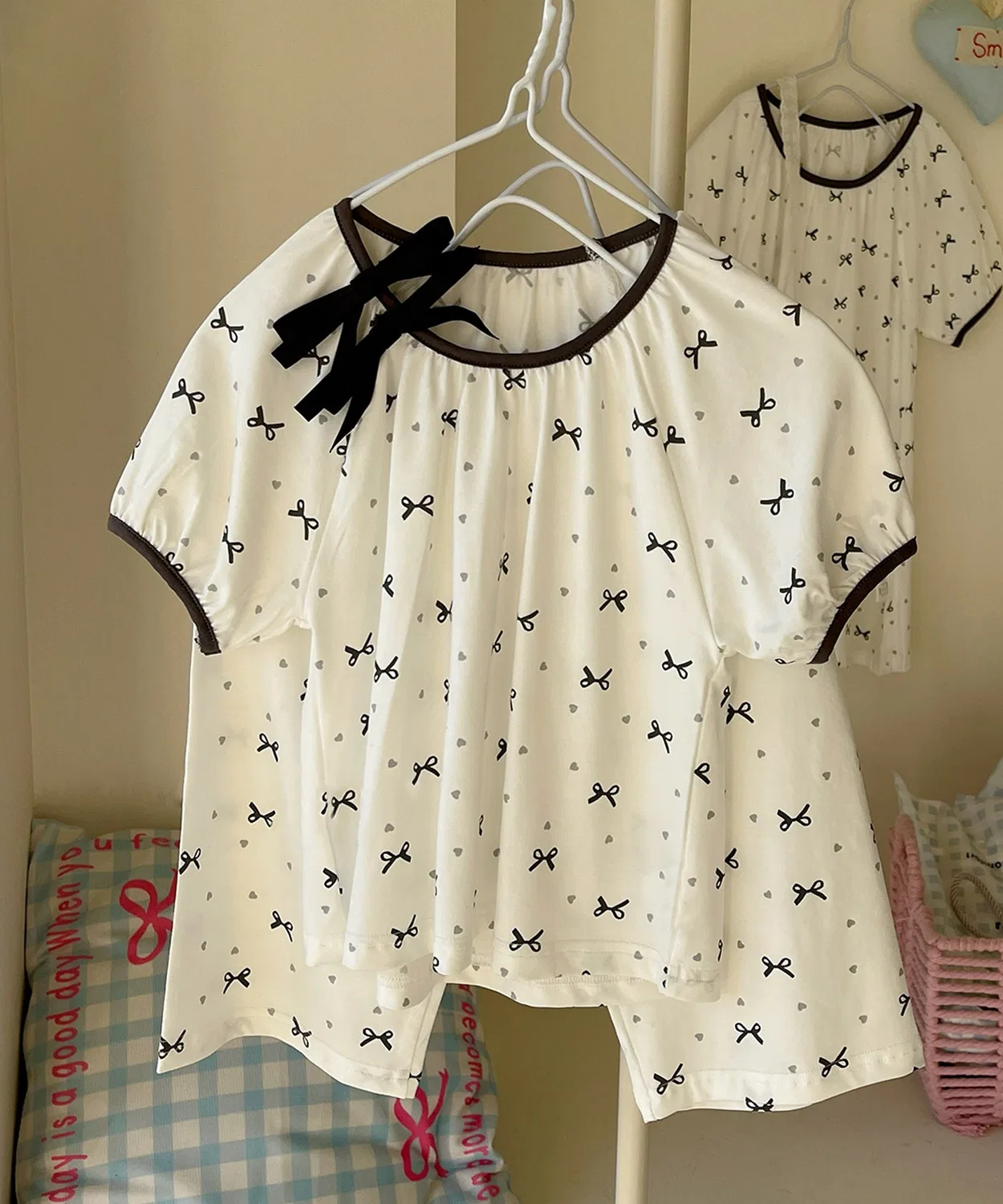 Комплект пижамы с принтом aimoha-KIDS- из тенселя, оф-вайт — фото 4