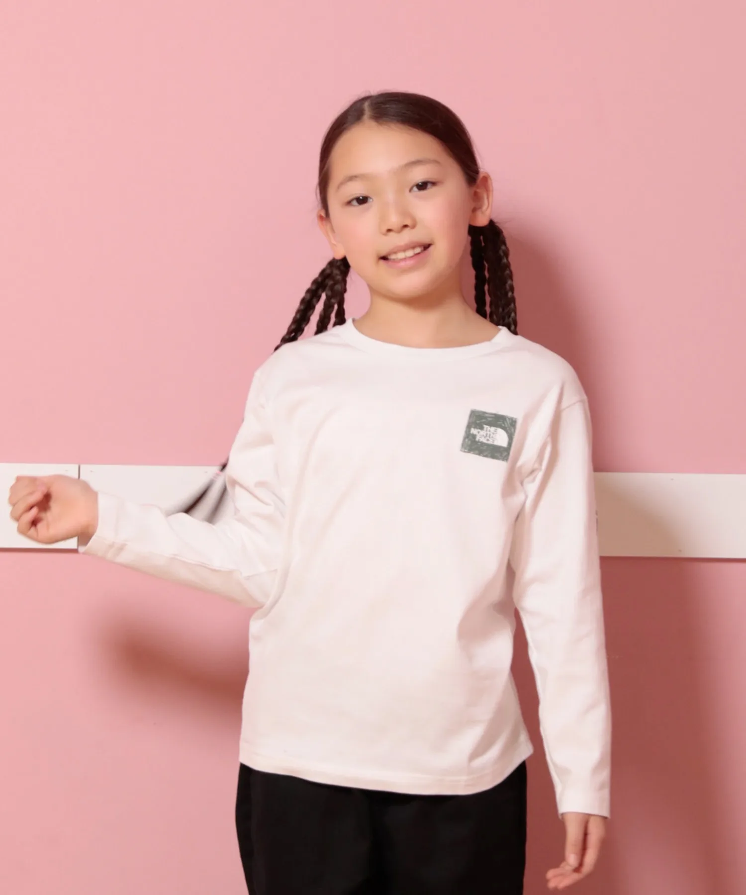 Детская футболка с графикой THE NORTH FACE NTJ32537 светло-голубая — фото 2