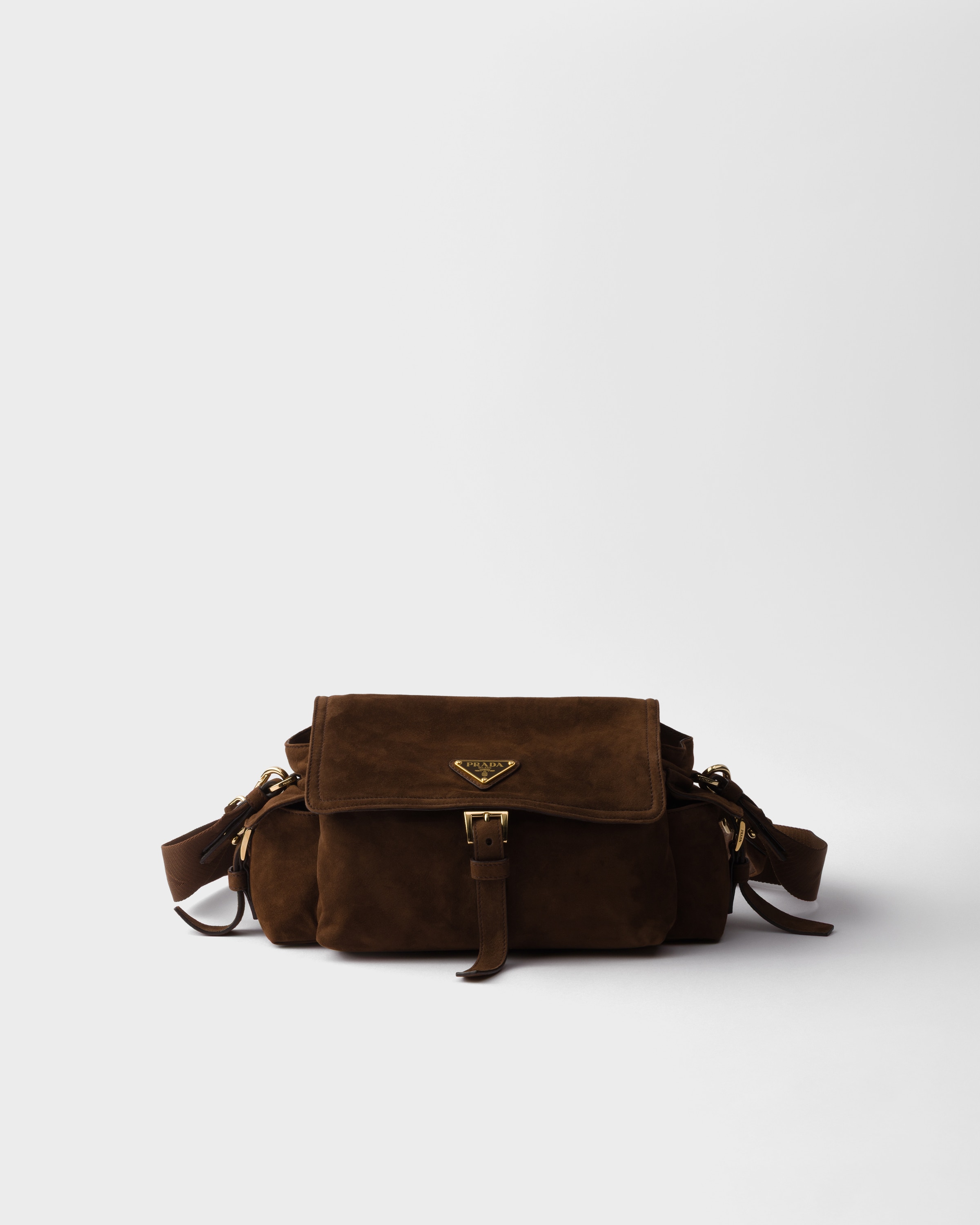 

Сумка Prada Explore среднего размера из замши с клапаном, коричневый