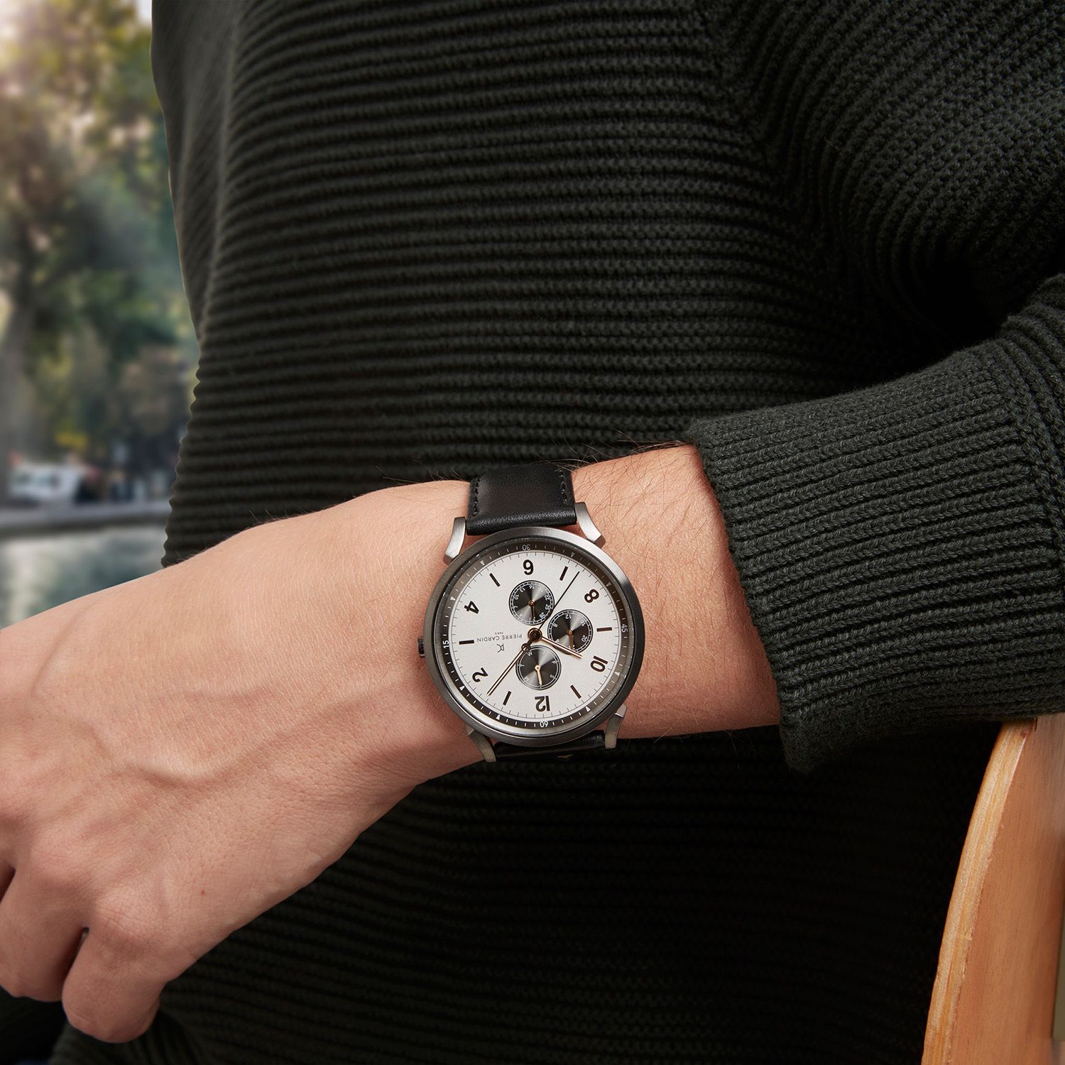 

Серые мужские часы Pierre Cardin