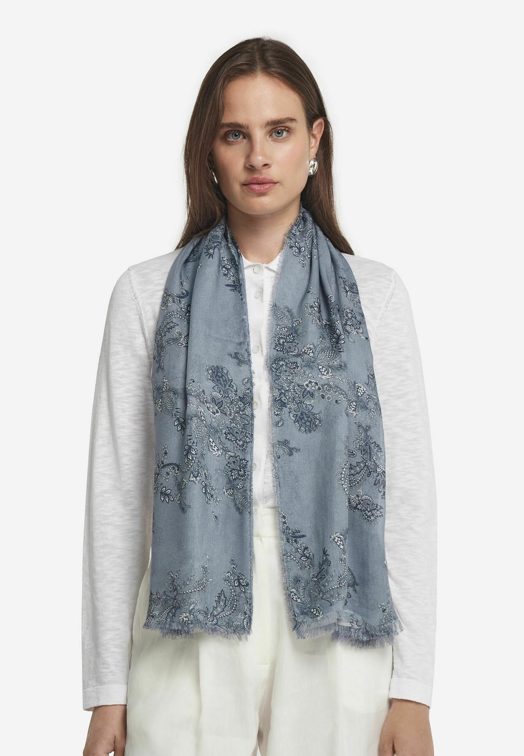 

Шарф Falconeri, цвет Blau Paisley Jeans