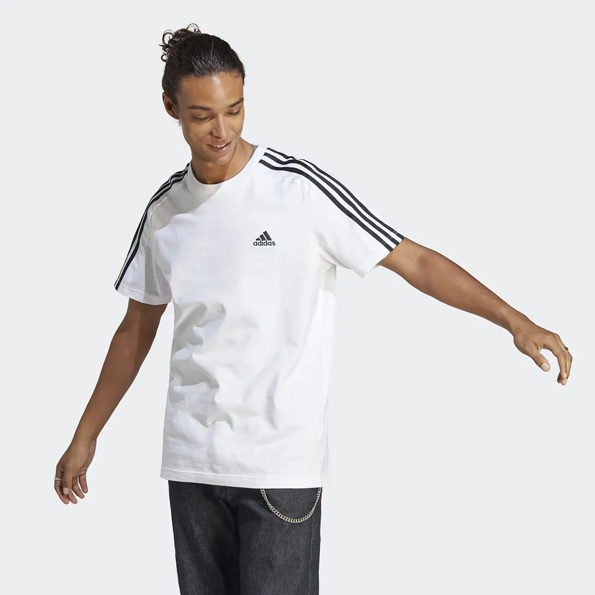 

Мужской Essentials Single Jersey 3 Stripes Футболка Adidas, черный/белый