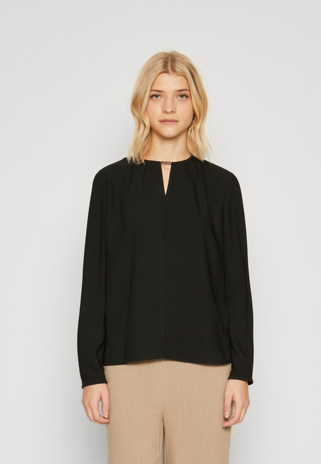 

Топ с длинными рукавами LONG SLEEVE BLOUSE Calvin Klein, черный