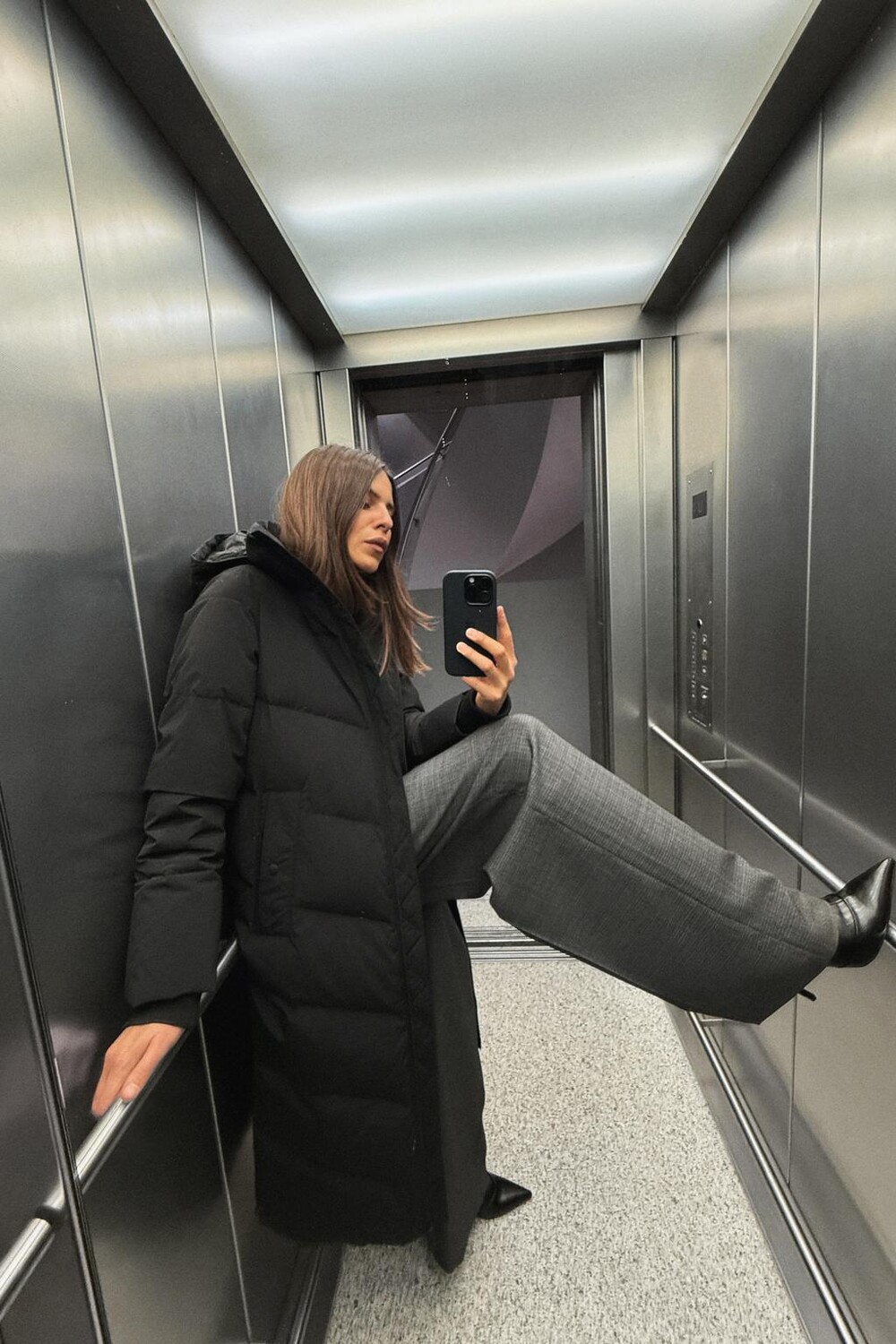 

Водонепроницаемая и ветрозащитная куртка с капюшоном ZARA, черный