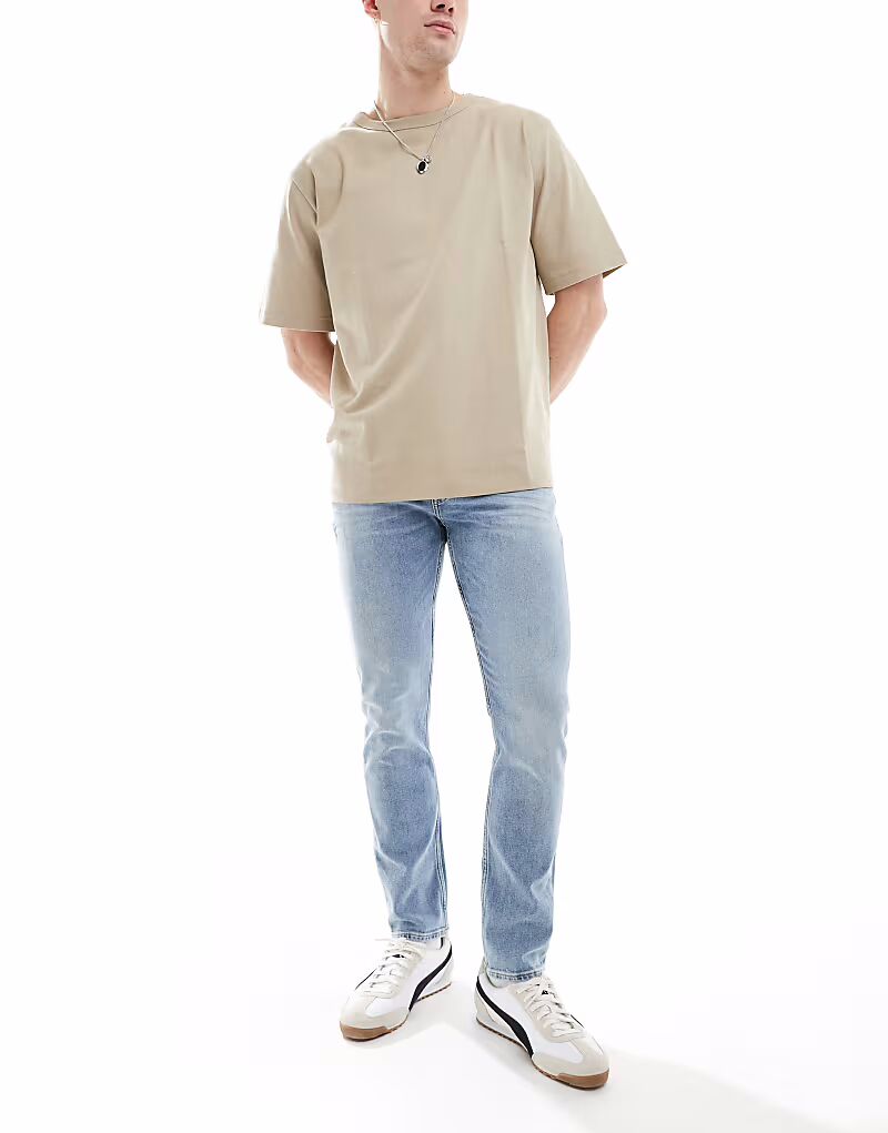 

Джинсы BOSS Orange Delaware slim fit светло-коричневого цвета