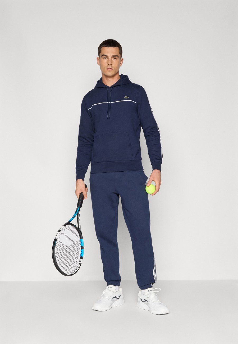 Худи Lacoste Sport HOODIE TAPE, Navy Blue/Dark Blue — фото 2