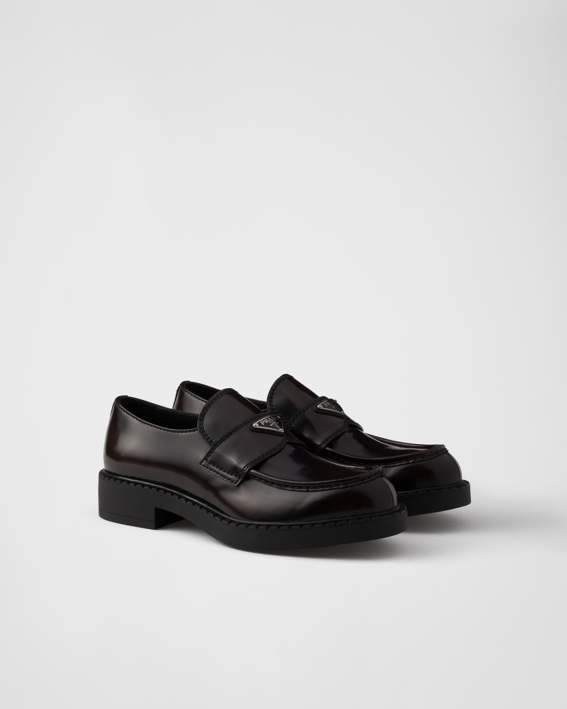

Лоферы из полированной кожи цвета "шоколад" Prada, сиенна