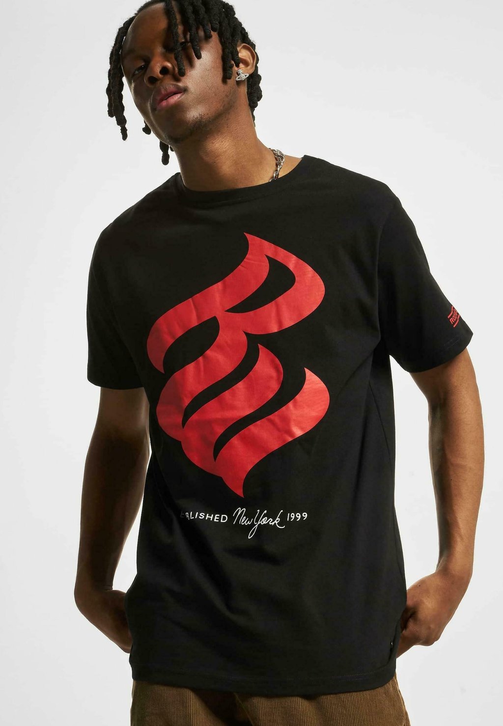 

Футболка с принтом Rocawear, черный