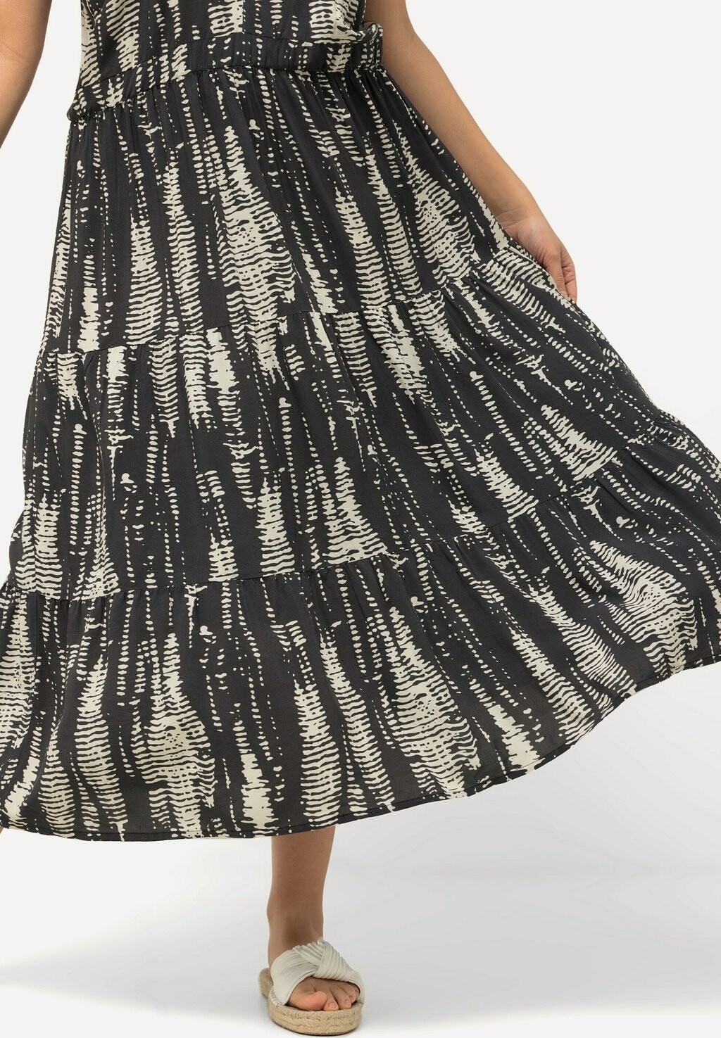 

Дневное платье ABSTRACT SLEEVELESS Ulla Popken, темно-серый