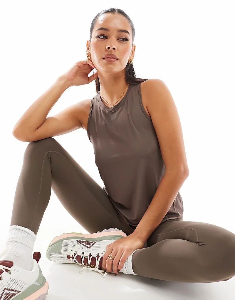 

Топ Nike One Training коричневого цвета Nike Training