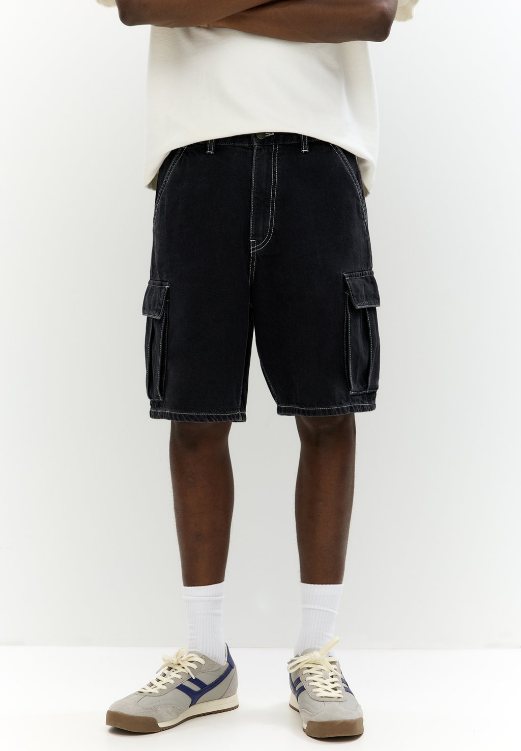 

Джинсовые шорты PULL&BEAR, черный